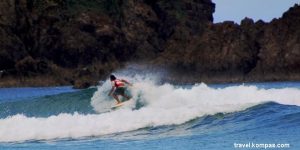 Surfing Pulau Merah
