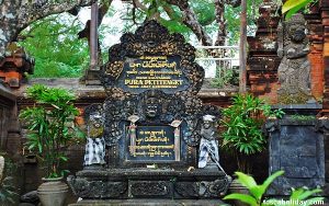 Pura Petitenget Desa Kerobokan Seminyak Bali